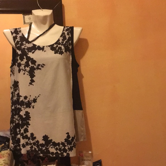 Women’s tops. - Picture 1 of 6